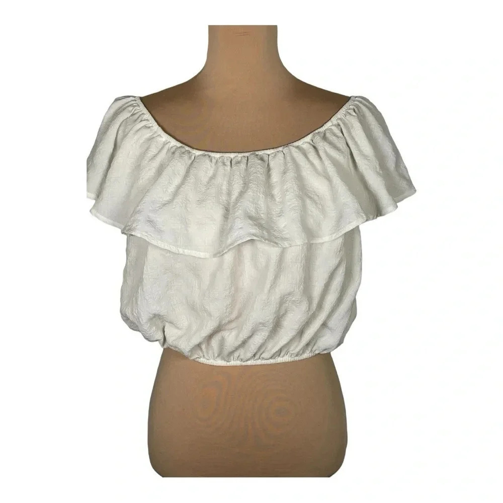 Urban Outfitters Kimchi Blue off the shoulder‎ Crop Top Medium